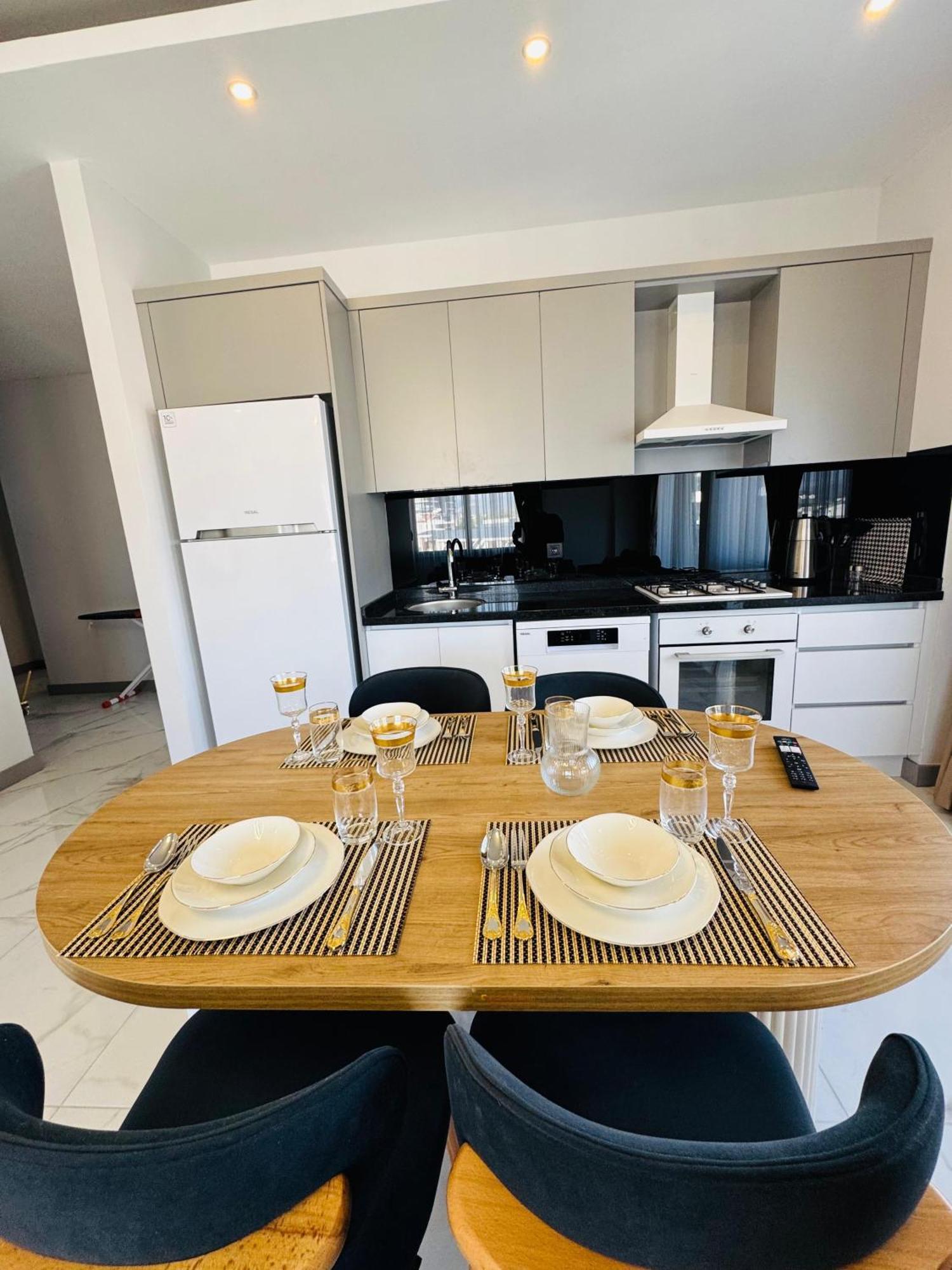 Sunny Shores Apartment *